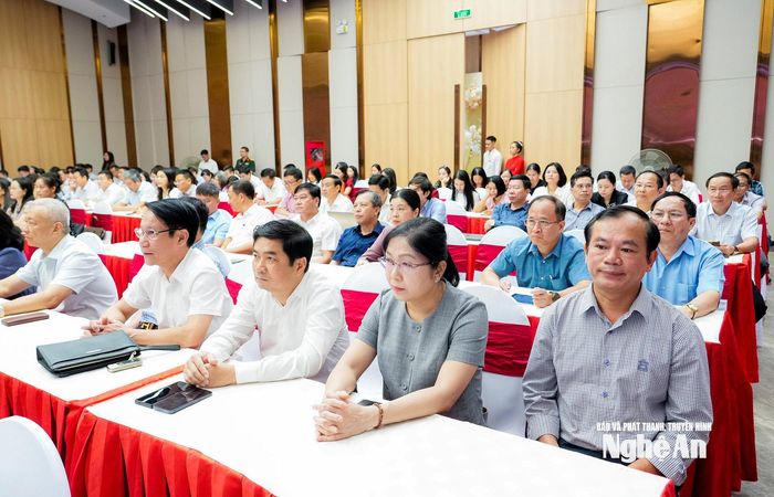 Các đại biểu dự tại điểm cầu tỉnh Nghệ An. Ảnh: Phạm Bằng