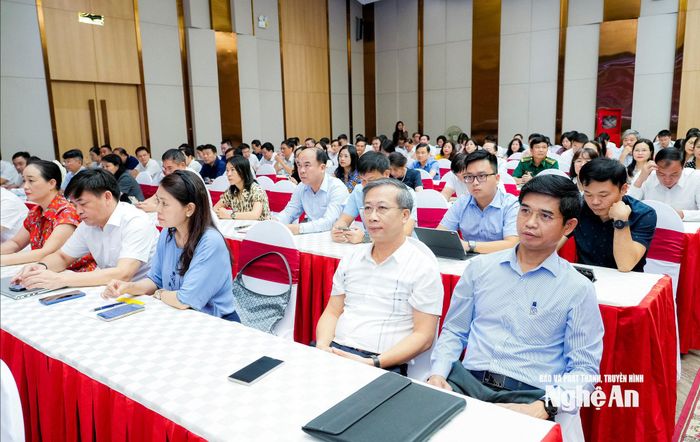 Các đại biểu dự tại điểm cầu tỉnh Nghệ An. Ảnh: Phạm Bằng