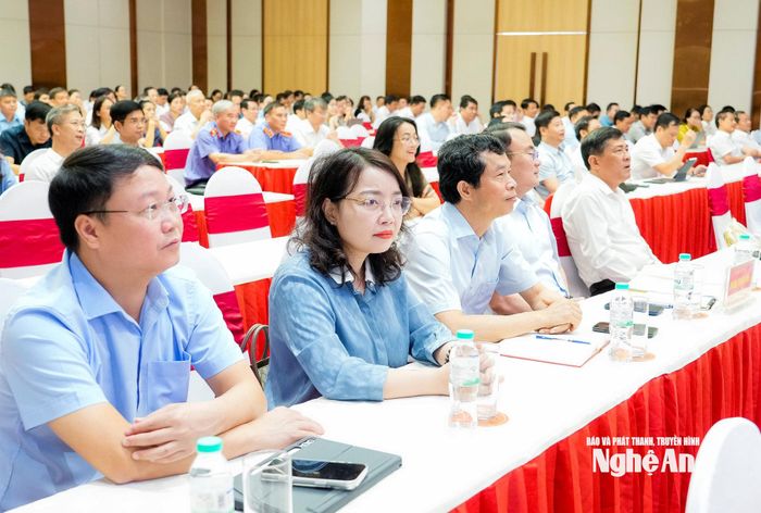 Các đại biểu dự tại điểm cầu tỉnh Nghệ An. Ảnh: Phạm Bằng