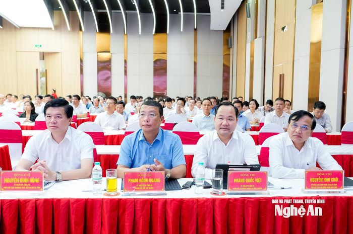 Các đại biểu dự tại điểm cầu tỉnh Nghệ An. Ảnh: Phạm Bằng