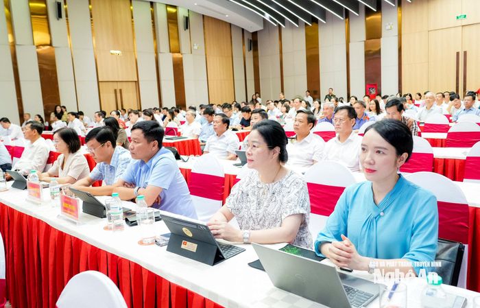 Các đại biểu dự tại điểm cầu tỉnh Nghệ An. Ảnh: Phạm Bằng