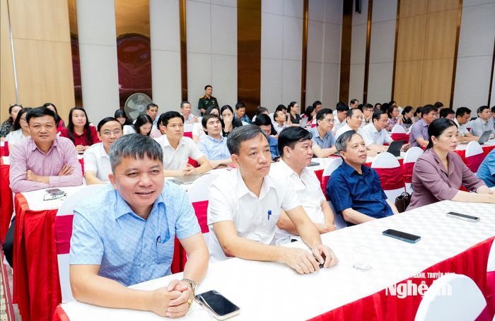 Các đại biểu dự tại điểm cầu tỉnh Nghệ An. Ảnh: Phạm Bằng