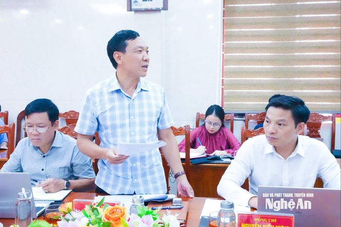 Đồng chí Hồ Xuân Bảy - Phó trưởng Ban Nội chính Tỉnh ủy, Ủy viên Ban Thường vụ Đảng ủy Các cơ quan Đảng tỉnh tham gia ý kiến tại hội nghị. Ảnh: Mai Hoa