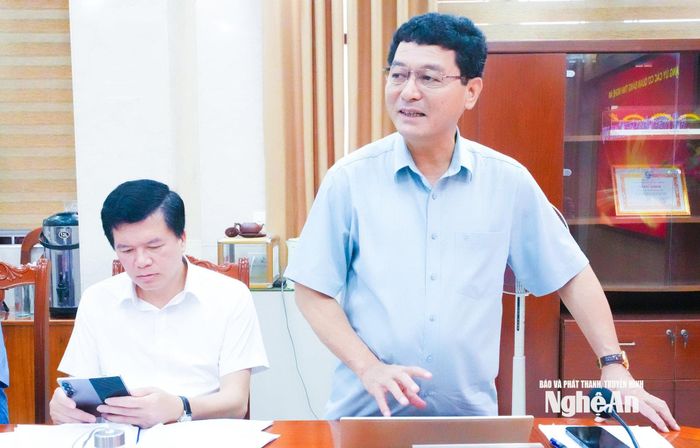 Đồng chí Phạm Trọng Hoàng - Ủy viên Ban Thường vụ, Trưởng ban Tổ chức Tỉnh ủy, Phó Bí thư Thường trực Đảng ủy Các cơ quan Đảng tỉnh tham gia ý kiến tại hội nghị. Ảnh: Mai Hoa