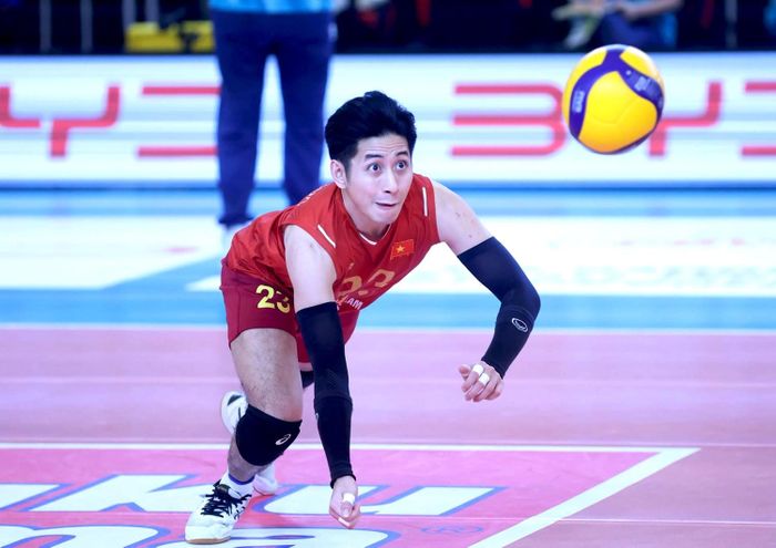 Libero Cao Đức Hoàng có những pha bắt bước 1 ổn định, tạo điều kiện để đội tuyển Việt Nam có những pha tấn công đa dạng. Ảnh Internet.