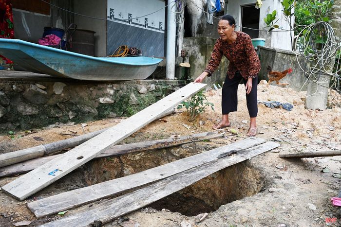 Nhiều hộ gia đình cũng đã chủ động tìm kiếm nguồn nước mới bằng cách đào giếng tại nhiều vị trí. Tuy nhiên, hầu hết không có kết quả như mong muốn.
