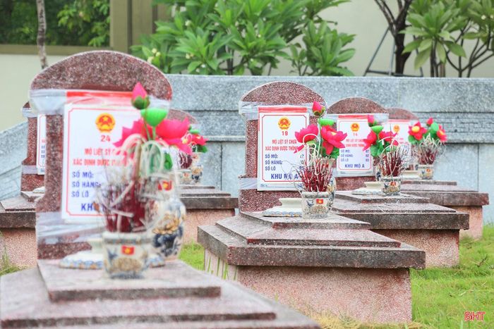  Nghĩa trang Liệt sĩ Núi Nài hiện có khoảng 1.300 phần mộ liệt sĩ. Trong đó, có 63 phần mộ chưa xác định danh tính. 