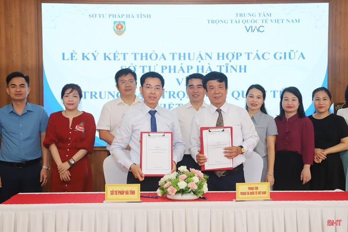 Sở Tư pháp Hà Tĩnh ký kết chương trình hợp tác với Trung tâm Trọng tài Quốc tế Việt Nam.
