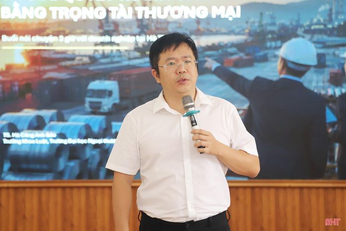 TS. Hà Công Anh Bảo - Trưởng Khoa Luật, Trường Đại học Ngoại thương, Trọng tài viên Trung tâm Trọng tài Quốc tế Việt Nam truyền đạt những vấn đề cốt lõi trong quá trình giao kết, thực hiện hợp đồng.