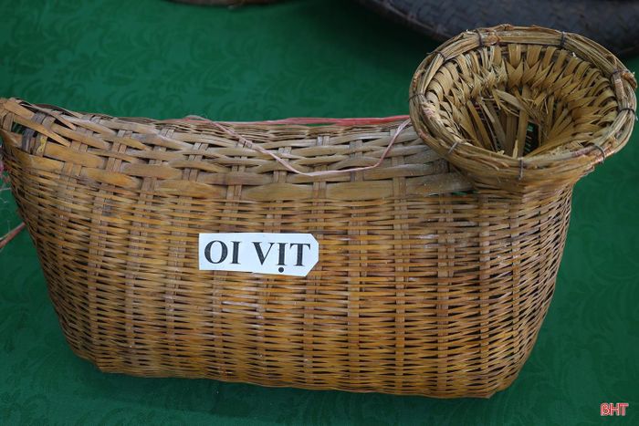 Giữa dòng chảy của cuộc sống hiện đại, những nông cụ, vật dụng xưa không còn đơn thuần là hiện vật của quá khứ. Khi hiện diện trong chính những nhà văn hóa cộng đồng, chúng tiếp tục kể câu chuyện về cội nguồn, về nếp sống, nếp nhà và hồn cốt của làng quê Việt.