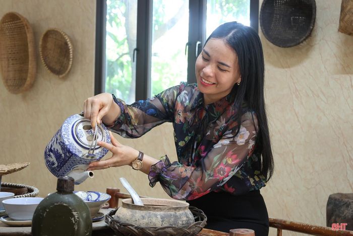 Theo chị Hà Thị Hồng Trang - Phó Trưởng phòng Văn hóa - Xã hội, UBND xã Cẩm Bình, việc lưu giữ và trưng bày các hiện vật truyền thống tại nhà văn hóa thôn tạo điều kiện để người dân, đặc biệt là thế hệ trẻ, hiểu sâu sắc hơn về sự sáng tạo, đức tính cần cù và ý chí vượt khó của cha ông. Qua đó, góp phần nâng cao ý thức gìn giữ bản sắc văn hóa, khơi dậy niềm tự hào quê hương và tiếp thêm động lực để mỗi người chung tay xây dựng quê hương ngày càng phát triển.