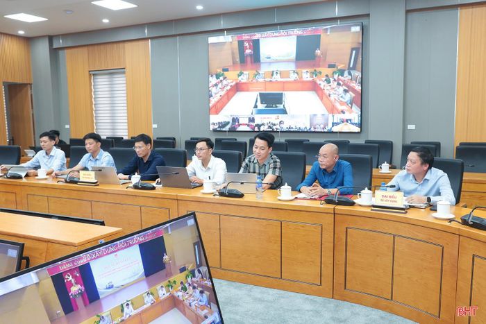 Đại biểu các sở, ban, ngành và địa phương tham dự ở điểm cầu Hà Tĩnh.