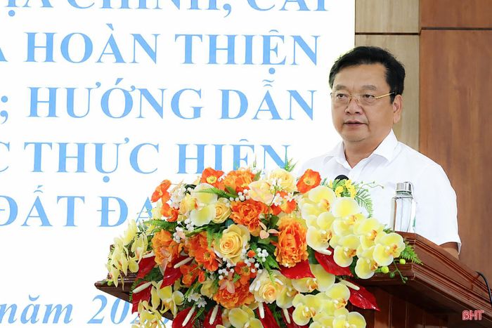 Phó Chủ tịch UBND tỉnh Hồ Huy Thành phát biểu chỉ đạo tại hội nghị.