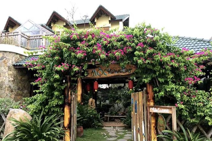 Mộc Homestay.