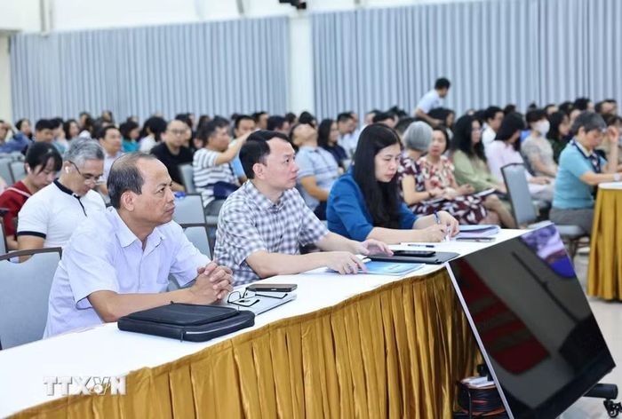 Cán bộ, đảng viên Đảng bộ Thông tấn xã Việt Nam dự hội nghị trực tuyến tại điểm cầu Trụ sở cơ quan Thông tấn quốc gia (Hà Nội). (Ảnh: Minh Đức/TTXVN)