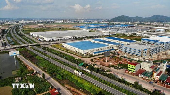 Tuyến đường cao tốc Hà Nội-Bắc Giang cùng với các tuyến đường gom. (Ảnh: Danh Lam/TTXVN)