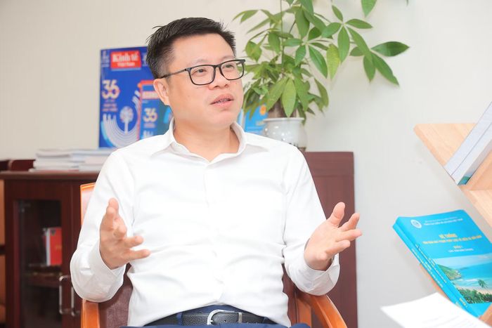  Cục trưởng Cục Biển và Hải đảo Việt Nam (Bộ Nông nghiệp và Môi trường) Nguyễn Quốc Toản trả lời phỏng vấn phóng viên Báo Điện tử VietnamPlus. (Ảnh: Hoài Nam/Vietnam+) 