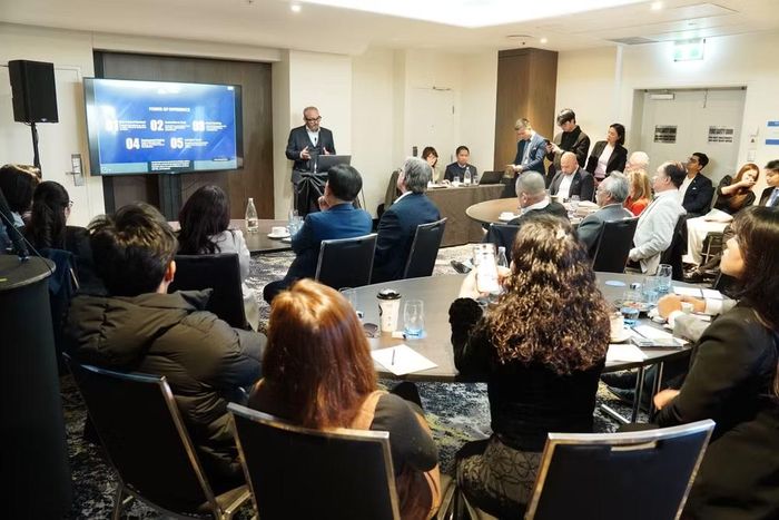 Ông Nicolas Frate, Giám đốc Kinh doanh công ty Think Global Logistics, Australia chia sẻ về tiềm năng thị trường vật liệu xây dựng Australia. (Ảnh: Trung Trang/TTXVN)