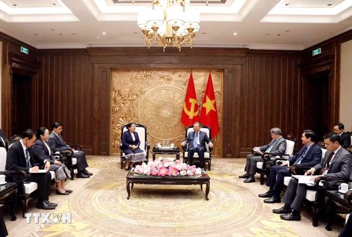 Tổng Bí thư, Chủ tịch nước Tô Lâm tiếp Trưởng Ban Tổ chức Trung ương Đảng Nhân dân Cách mạng Lào Sisay Leudetmounsone. (Ảnh: Thống Nhất/TTXVN)
