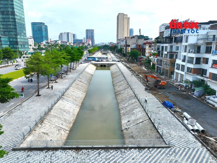 Từ đầu năm 2026, chính quyền phường Nghĩa Đô đã quyết liệt xử lý các công trình vi phạm trật tự xây dựng dọc tuyến đường Xuân Tảo đề triển khai dự án chống ngập khẩn cấp.