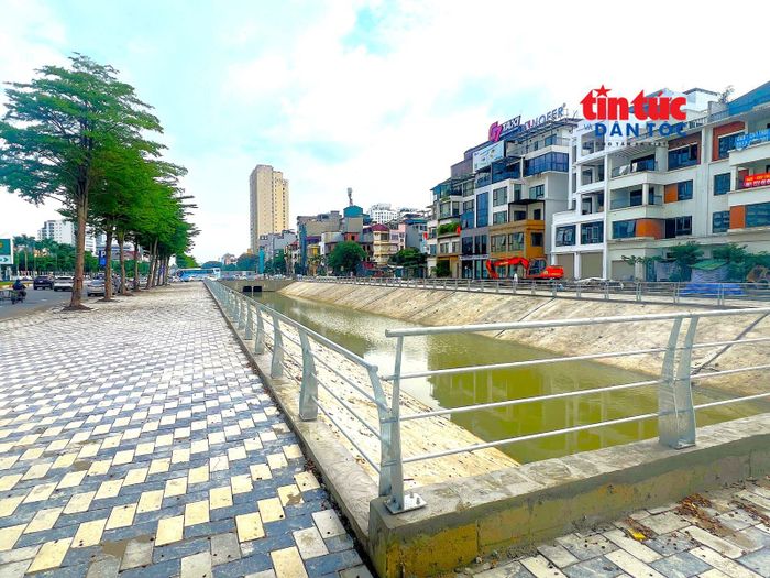 Trong những trận mưa lớn gần đây, đường Xuân Tảo không xuất hiện tình trạng ngập úng, người dân rất phấn khởi.
