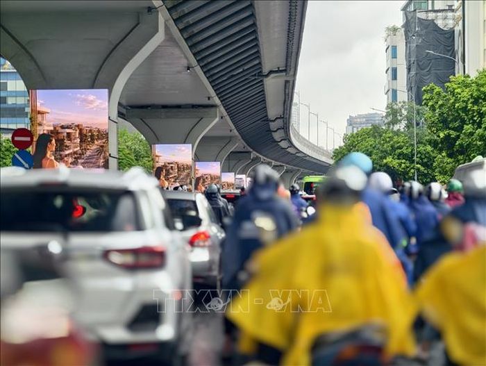 Sau trận mưa lớn sáng 29/7/2026, nhiều tuyến đường tại Hà Nội rơi vào tình trạng ùn tắc kéo dài. Ảnh: Quốc Lũy/TTXVN