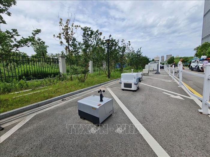 Hệ thống trang thiết bị hỗ trợ hoạt động của UAV trong việc giám sát môi trường, kiểm tra cơ sở hạ tầng và bảo đảm an toàn.