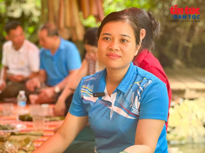 Chị Bùi Thị Cúc, Tổ trưởng Tổ hợp tác xóm Khải Cai, xã Quyết Thắng, tỉnh Phú Thọ.