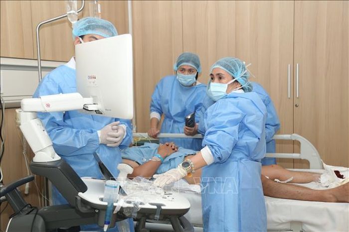 Ca ghép dương vật từ người cho chết não lần đầu tiên được thực hiện thành công tại Bệnh viện Việt Đức. Ảnh: TTXVN phát