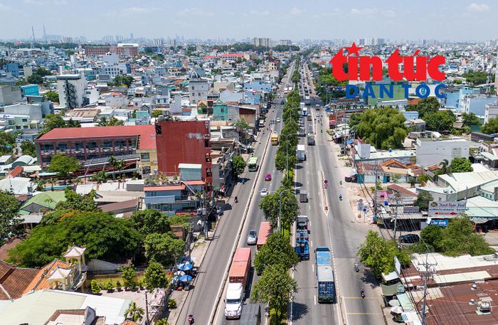 Quốc lộ 22 là tuyến giao thông huyết mạch kết nối TP Hồ Chí Minh với cửa khẩu quốc tế Mộc Bài (Tây Ninh). Tuy nhiên, tuyến đường này thường xuyên xảy ra ùn tắc giao thông.