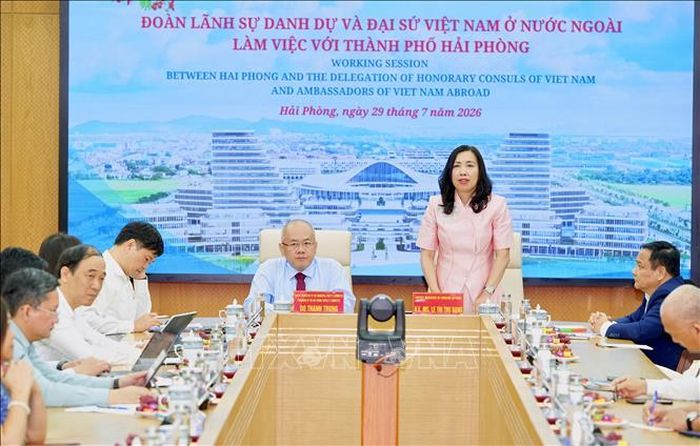 Thứ trưởng Bộ Ngoại giao Lê Thị Thu Hằng phát biểu.