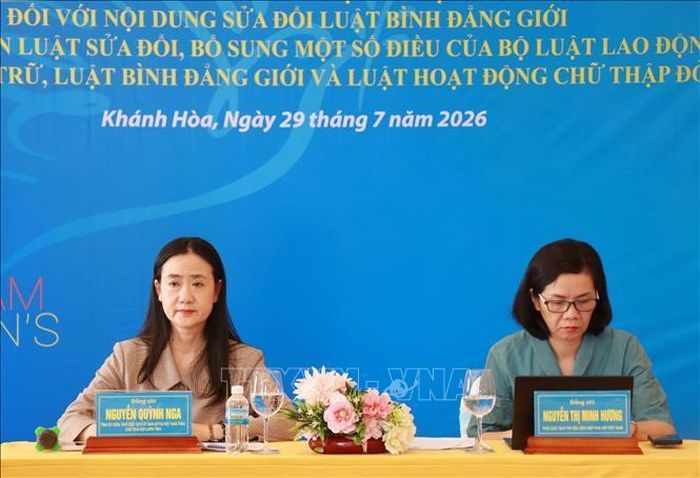 Đoàn Chủ tịch chủ trì hội nghị.