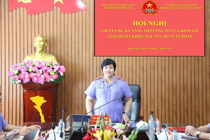 Đồng chí Mai Thị Nam, Ủy viên Ban Chấp hành Đảng bộ VKSND tối cao, Kiểm sát viên cao cấp, Vụ trưởng Vụ 12, phát biểu chỉ đạo Hội nghị.