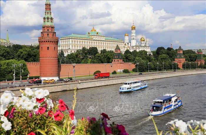 Quần thể Điện Kremlin là tâm điểm của các tuyến du lịch đường sông Moskva.