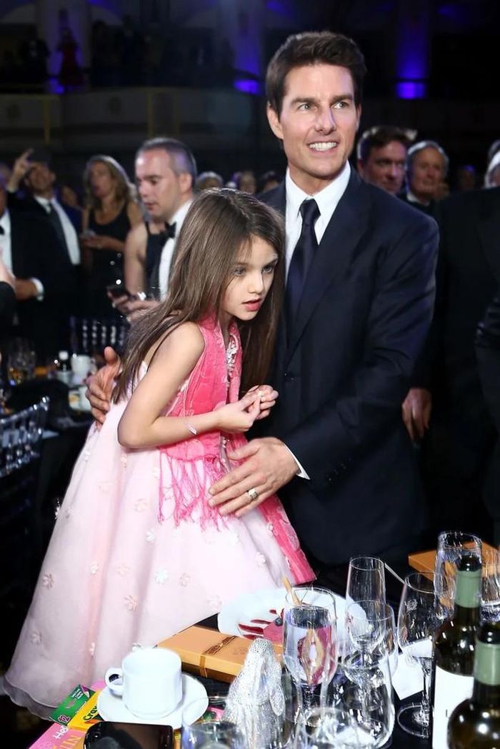 Suri là cô bé sinh ra đã "ngậm thìa vàng". Ảnh: Pagesix. 
