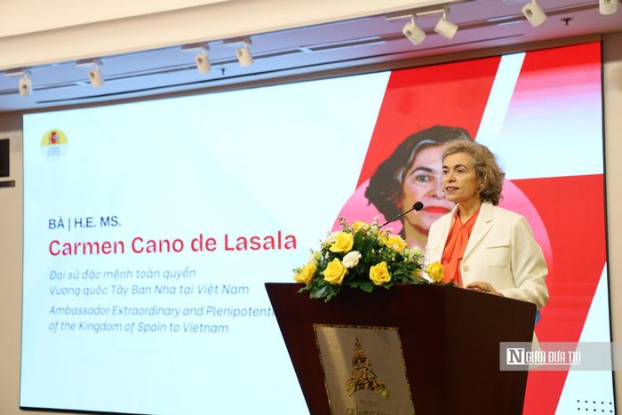 Bà Carmen Cano de Lasala, Đại sứ Đặc mệnh Toàn quyền Vương quốc Tây Ban Nha tại Việt Nam.