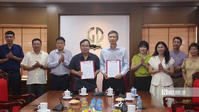 Việc ký kết Thỏa thuận hợp tác giữa NXBGDVN và Hiệp hội có ý nghĩa quan trọng trong việc nâng cao chất lượng sách điện tử, sách số và học liệu số (Ảnh: Quốc Tiệp).