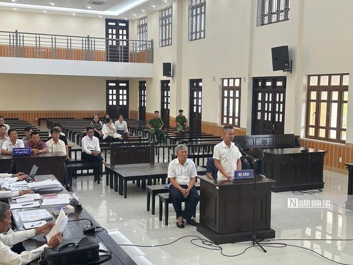 Quang cảnh phiên tòa xét xử.