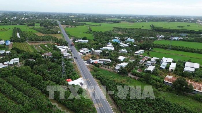 Đến nay, khối lượng thi công cả 2dự án thành phần 1,2 thuộc dự án cao tốc Cao Lãnh - An Hữu đều đạt khoảng 80%. Ảnh: Công Trí - TTXVN
