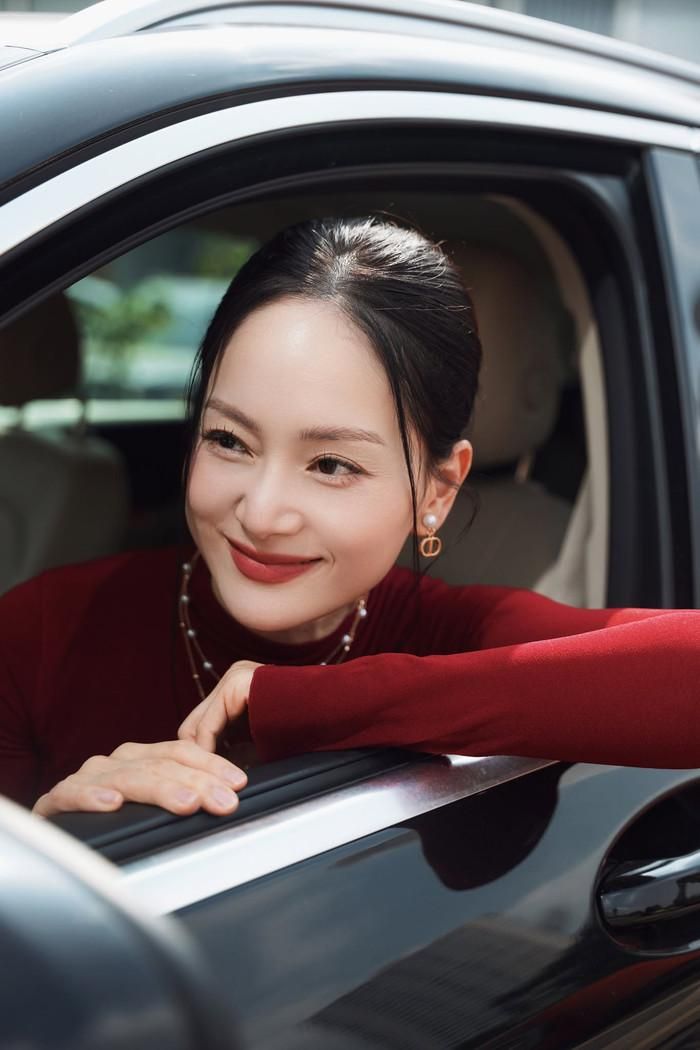 Sau nhiều biến động, Lan Phương lựa chọn tận hưởng những niềm vui giản dị và tiếp tục hành trình nghệ thuật với tâm thế bình yên hơn. Ảnh: FBNV.
