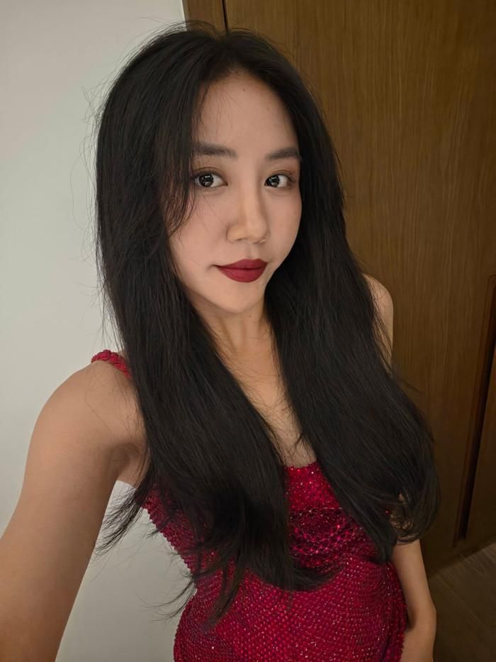 Văn Mai Hương được khen ngày càng xinh đẹp, trẻ trung trông thấy. Ảnh: FBNV