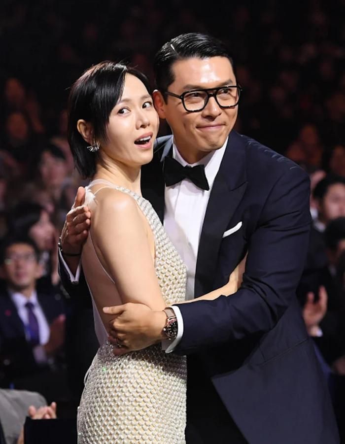 Cuối năm 2025, Hyun Bin đã cùng Son Ye Jin tạo nên dấu mốc đặc biệt tại Lễ trao giải Điện ảnh Rồng Xanh lần thứ 46.
