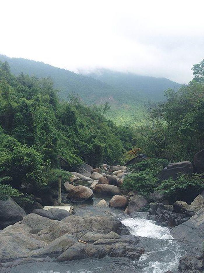 Suối Ngầm Đôi. Ảnh: Cổng thông tin du lịch thành phố Đà Nẵng