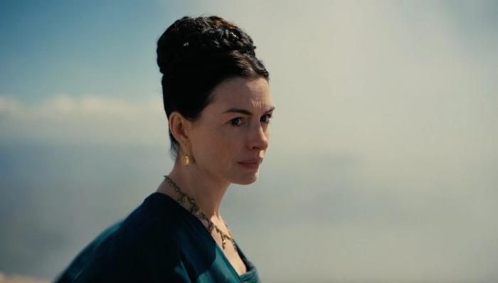 Anne Hathaway vào vai Penelope vợ của Odysseus (Matt Damon) và mẹ của Telemachus (Tom Holland). Ảnh: NSX