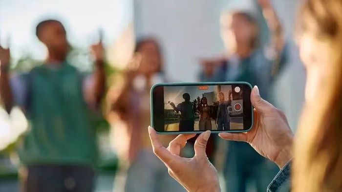 Đối với những người làm sáng tạo nội dung, một chiếc iPhone cũ có thể trở thành thiết bị hỗ trợ quay chụp rất hữu ích