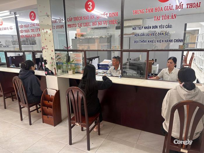Khu vực tiếp nhận đơn và trả kết quả của TAND khu vực 6 - TP.HCM