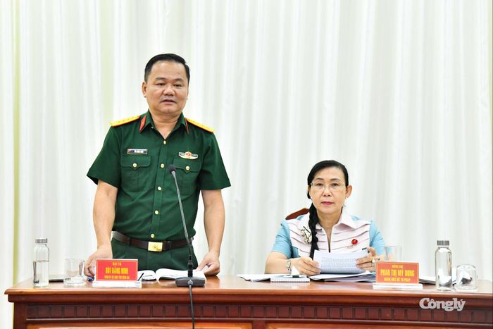 Đại tá Bùi Đăng Ninh - Chính ủy Bộ CHQS tỉnh phát biểu tại buổi làm việc.