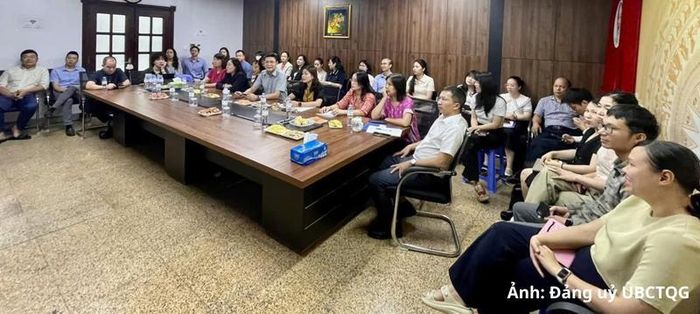 Đảng viên tham dự học tập quán triệt nghị quyết tại điểm cầu Ủy ban Cạnh tranh quốc gia.