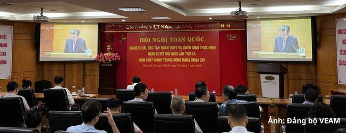 Đảng viên học tập, quán triệt, triển khai nghị quyết tại điểm cầu Đảng bộ VEAM.