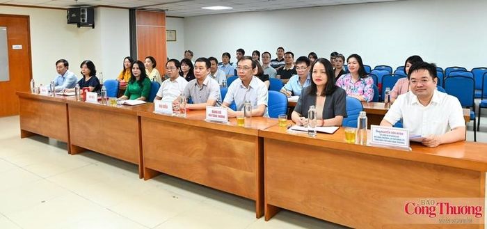 Đảng viên tham dự học tập quán triệt nghị quyết tại điểm cầu Báo Công Thương, 655 Phạm Văn Đồng, phường Nghĩa Đô, Tp. Hà Nội.